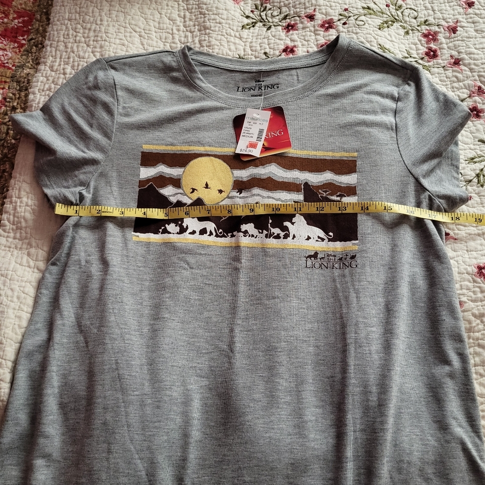 *NEW LISTING* NWTs size Med Disney for Maurices Lion King T Shirt - Picture 5 of 6